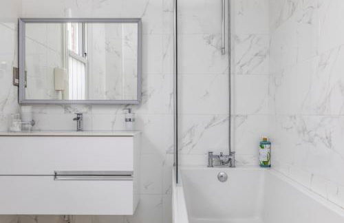 Ashbys Deluxe Studios with Free Spa included - Foto 35