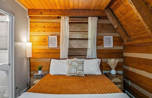 Charming A-Frame Cabin w Hot Tub & Mountain Views - Foto 39