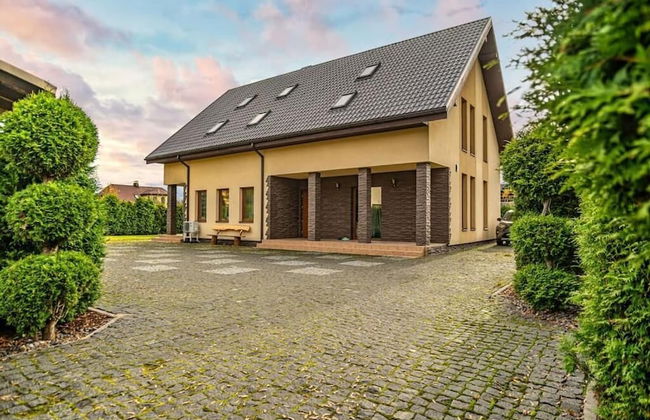 Luxurious Amber Villa With Private Pool and Garden Views - Photo 58