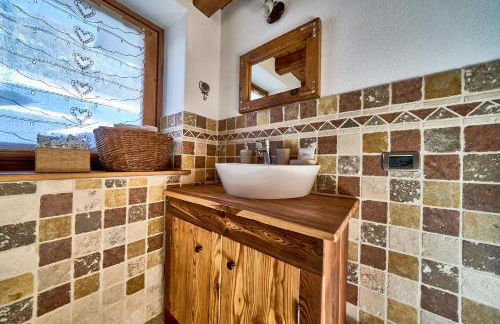 MCX Vacation Rental - MAISON LOZ duplex in typical village in Valtournenche with modern comforts just 2 minutes from the cable cars! - Foto 16