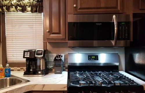 Tiny home with hammock loft BBQ and yard - Foto 17