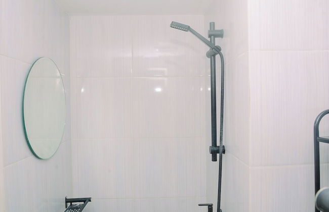 Comfort 1BR with Minimalist Design at Podomoro Golf View Apartment - Foto 17