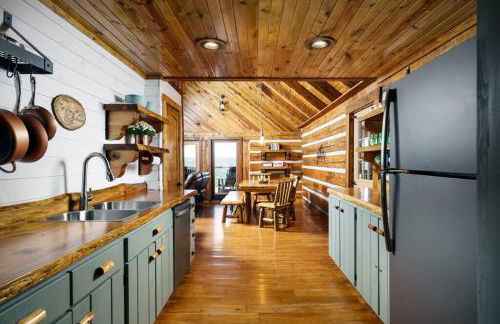 Cliffside Family Retreat with View - Foto 16