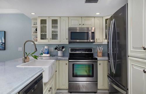 Beach Villa 2011 - Captiva One Bedroom Deluxe Beachfront Residence - Photo 8