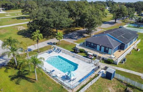 2 Bed Cozy Home, Dade City, Pickle Ball and Pool - Photo 4