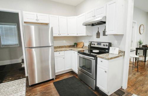 Fenced Yard and Patio W Grill plus Game Room - Foto 6