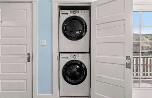 Walk to Beach at Historic Sears Kit Home - Foto 24