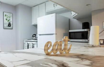 Blue & Gold Retreat sleeps 14 Minutes from ND - Photo 23