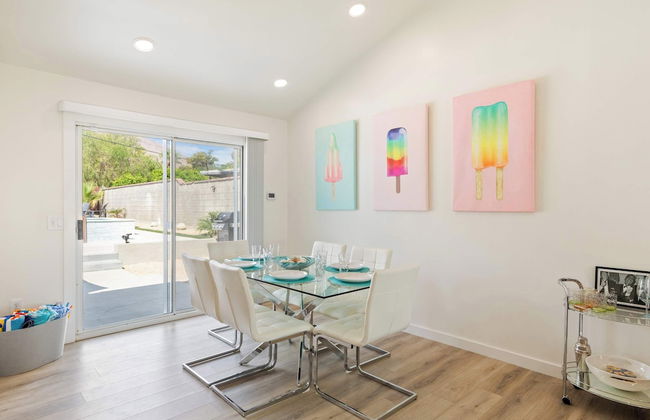 Experience Modern Luxury at Desert Hideaway - Foto 24