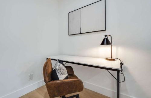 Brand New Apt w Parking Blocks from Downtown- F - Foto 12