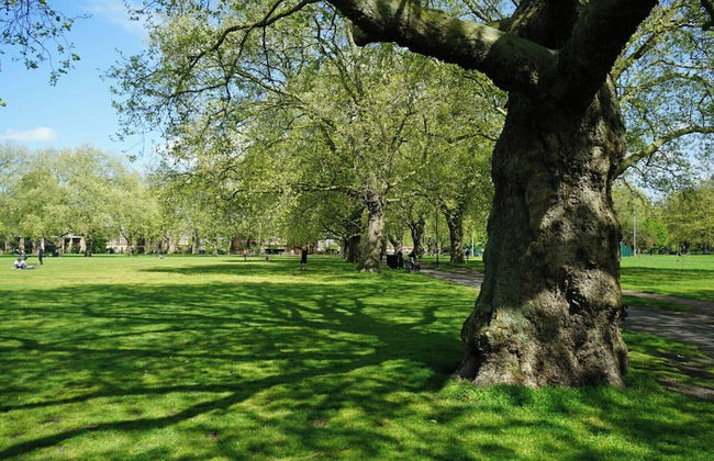 London Apartment - Sleeps 3-city Escape- Balcony - Foto 18