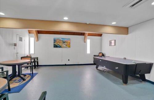 Winter Hideaway - Sled Hill, Hot Tub, Fireplace, Game Room - Foto 37