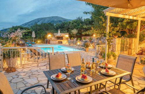 Villa Regina -Hidden Eden with Treehouse & Heated Pool - Foto 5