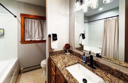 Sunset, Lake and Mtn View, Theater, Hot Tub, Xbox, Close to Sunday River - Foto 72