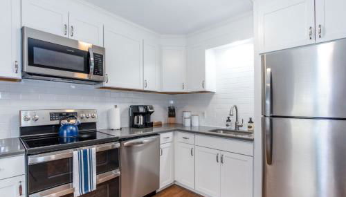 State College Getaway - Foto 5, stove, dishwasher, minibar