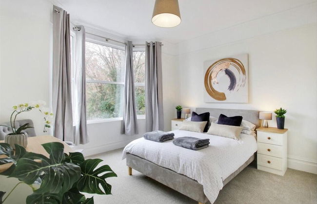 Stunning 2-bed Apartment in Tunbridge Wells - Photo 5