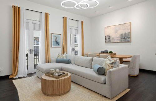 City Lights and Rooftop Nights by Rather Be Properties - Foto 45