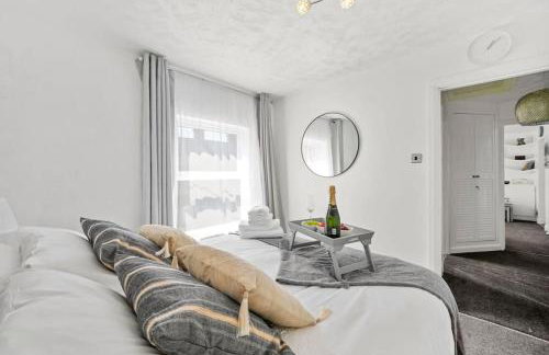 Home In Bletchley Milton Keynes, contractors favourite - Photo 39