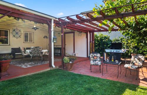 Bay Park Garden Paradise - central Location, AC, Washer Dryer & Private yard! - Foto 30