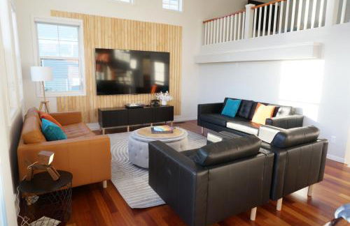 Riverside Home Near Beaches, Pier, downtown - Photo 50