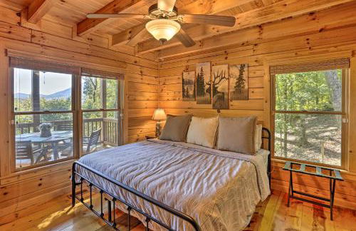 Lovely Log Cabin and Bunkhouse with Views and Yard! - Foto 12