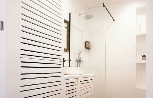 AZAR LUXURY SUITES - Photo 71