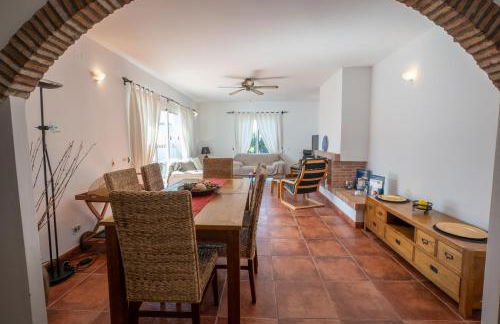 Private Heated Pool, Jacuzzi & 1225m2 garden in Villa Cipreses - Photo 53