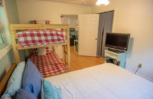 2Bd Riverfront with Expansive Outdoor Space, River Access, Fire Pit - Foto 17