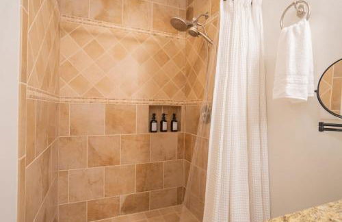 Fire pit - 6 Min to North Hills - Screened Porch - Foto 19