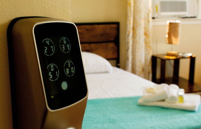 Cheerful & Beautiful 3-Bedroom Ranch - Photo 21