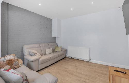 4 Bed House-Garden-Parking-15 min Elizabeth Line - Foto 27