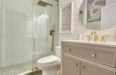 Villa Valbuena Palm Oasis In-Laws Quarters 4-Story Unit With Rooftop Retreat - Photo 31