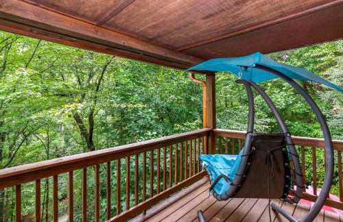 Amazing Creek View Cabin w/ Hot Tub, Firepit & Pool Table - Foto 58