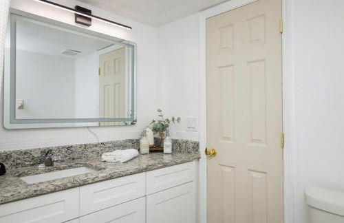 3BR Disney Home with Pool , Arcade and Hot Tub - Photo 12