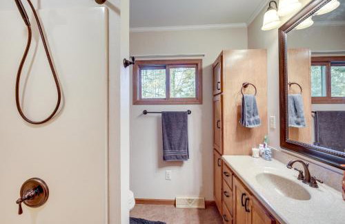 Pet-Friendly Tomahawk Home Deck and Private Hot Tub - Foto 13