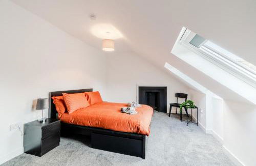 The Central 3BR Second-Floor Apartment - Photo 14