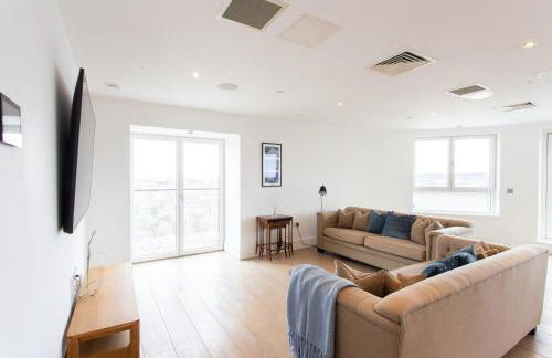 2 Bed 2 Bath Penthouse With Amazing Views with Free Parking - Foto 5