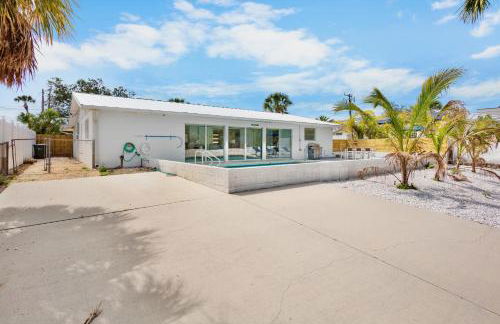 Coastal Charm - Photo 32