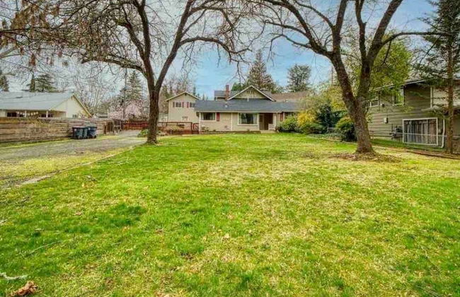 Medford Home and 2 Condos With Pool - Foto 4