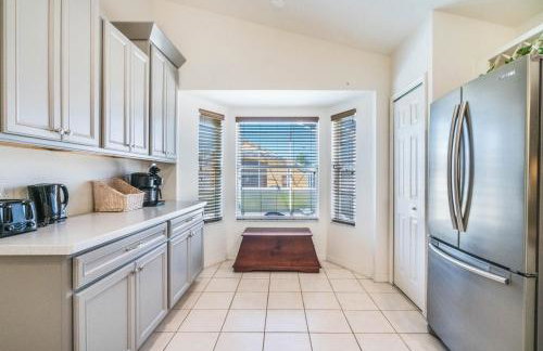 Great Location, gated community, private heated POOL - Foto 24