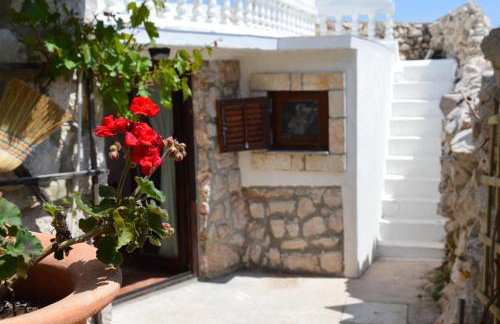 Three Sisters, absolutely unique stone houses, 200 m from the beach - Photo 4