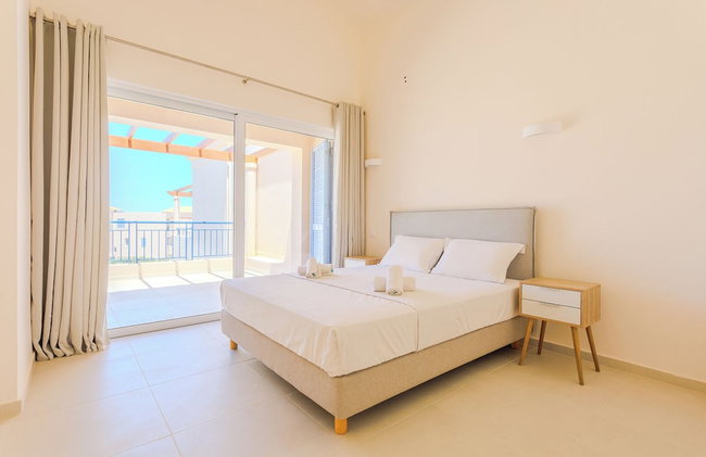 Resitour - Chania Aphrodite Beachfront - Photo 4