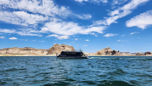 Navigando nella baia di Wahweap