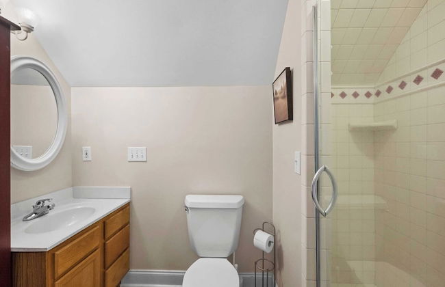 Bear Creek Lodge by Avantstay Lakefront + Dock - Photo 6