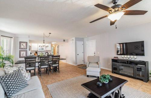 LOVE AT FIRST SIGHT! NEW Disney Home, Sleeps 6, Pool, Patio, NO Steps, LOW Rates! - Foto 23