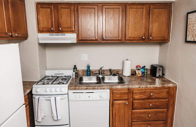 Convenient Apt W/shopping, Dining & Freeways - Photo 3