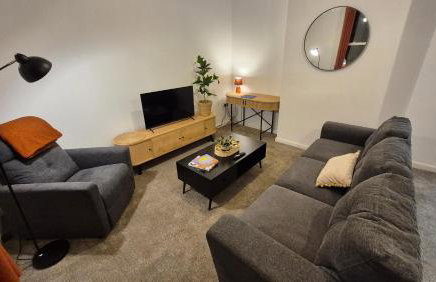 Sleek 1 Bed Flat near Warwick Castle with Parking - Photo 1