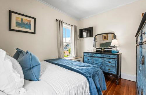 Historic Home and Cottage with Seaport View - Foto 31