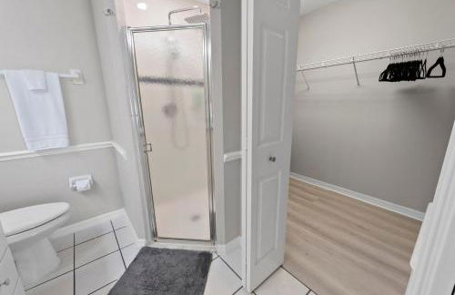 Relaxing 3BR Heated Pool & Hot Tub Retreat - Foto 31