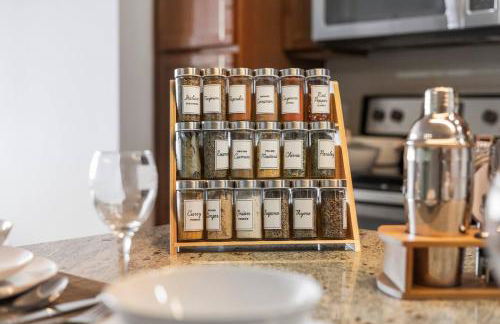 Beautiful Apt in Downtown w/Pool | Indoor Parking - Foto 6